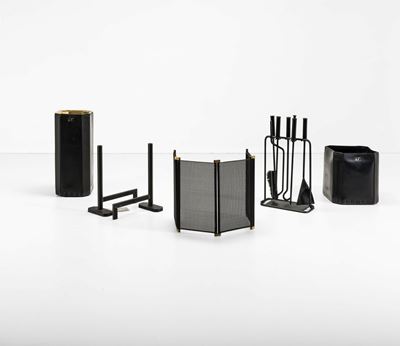 Set di accessori da camino (struttura in metallo laccato, ottone e cuoio)