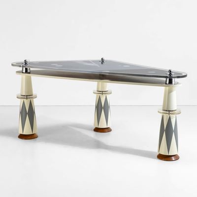 Tavolo da arredo, struttura in legno e metallo cromato con piano e dettagli in plexiglass, produz...