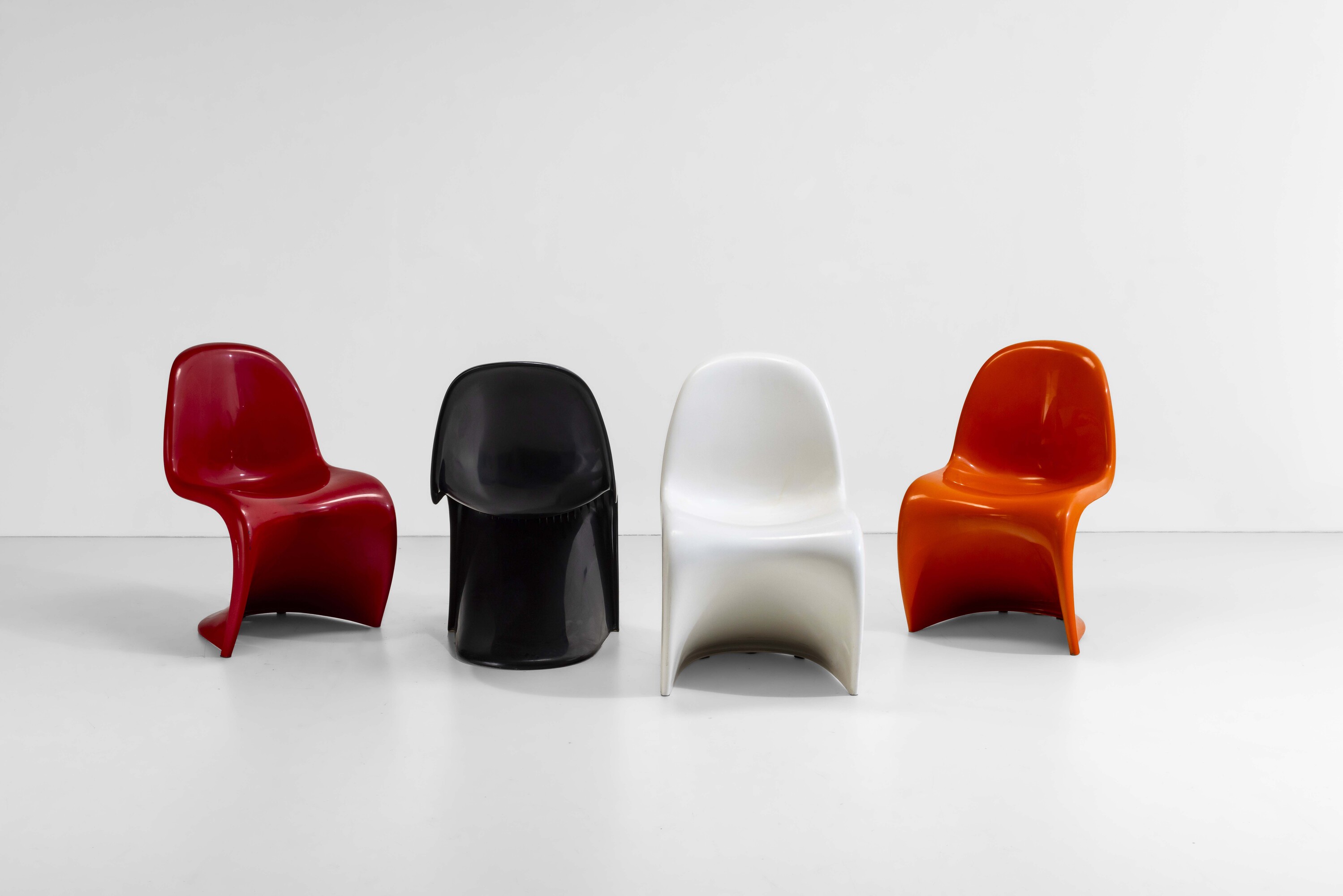 Verner Panton - Quattro sedie modello Panton in plastica stampata