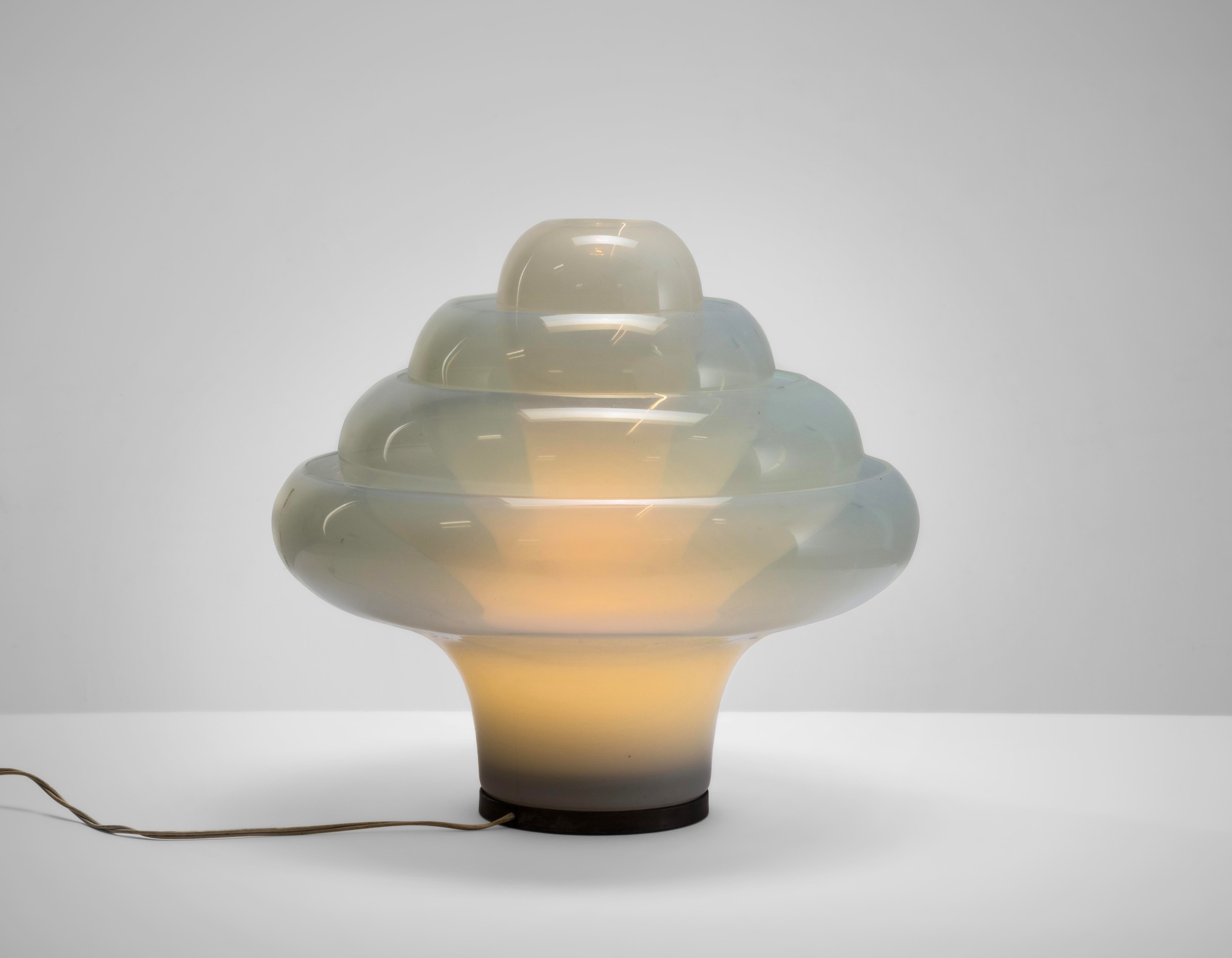 Carlo Nason - Lampada da tavolo “Lotus” mod. LT 305, vetro di Murano opalino