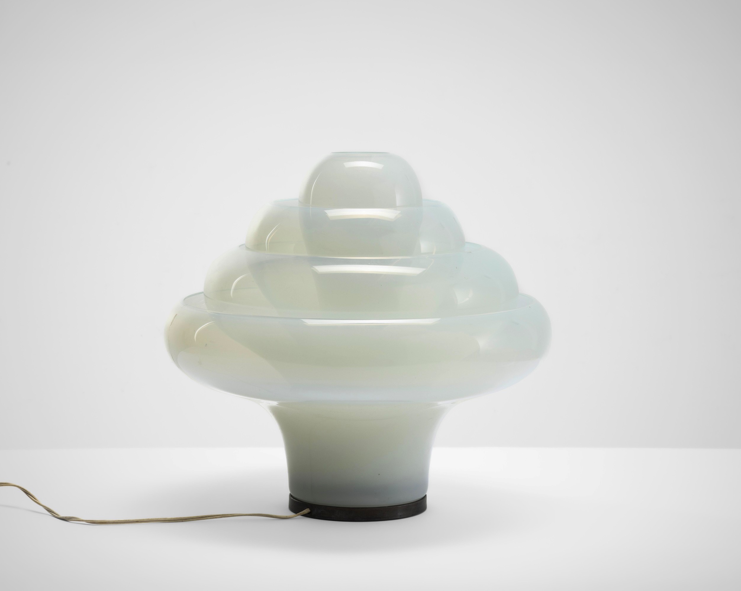 Carlo Nason - Lampada da tavolo “Lotus” mod. LT 305, vetro di Murano opalino