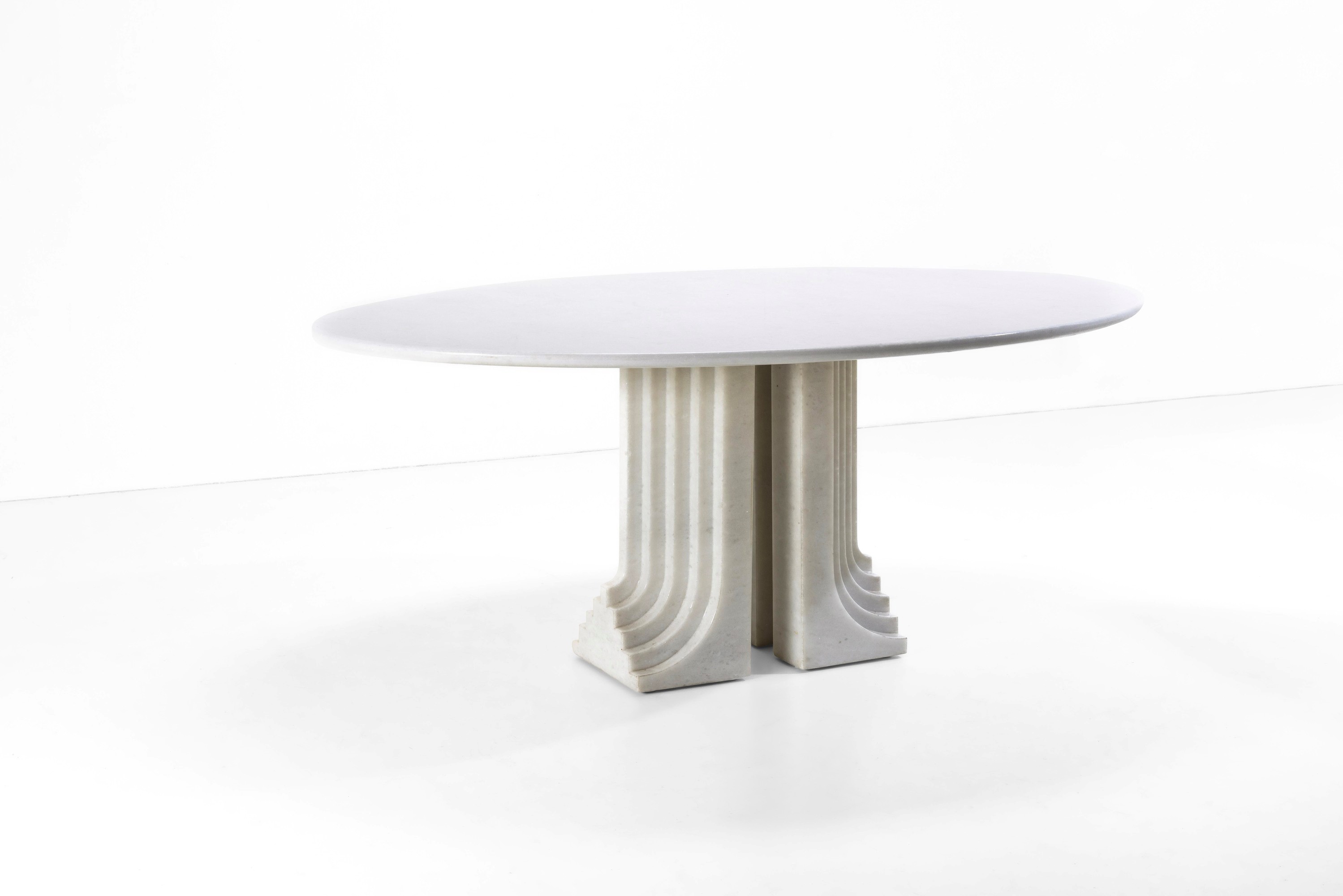 Carlo Scarpa - Tavolo mod. Samo con struttura in marmo bianco di Carrara
