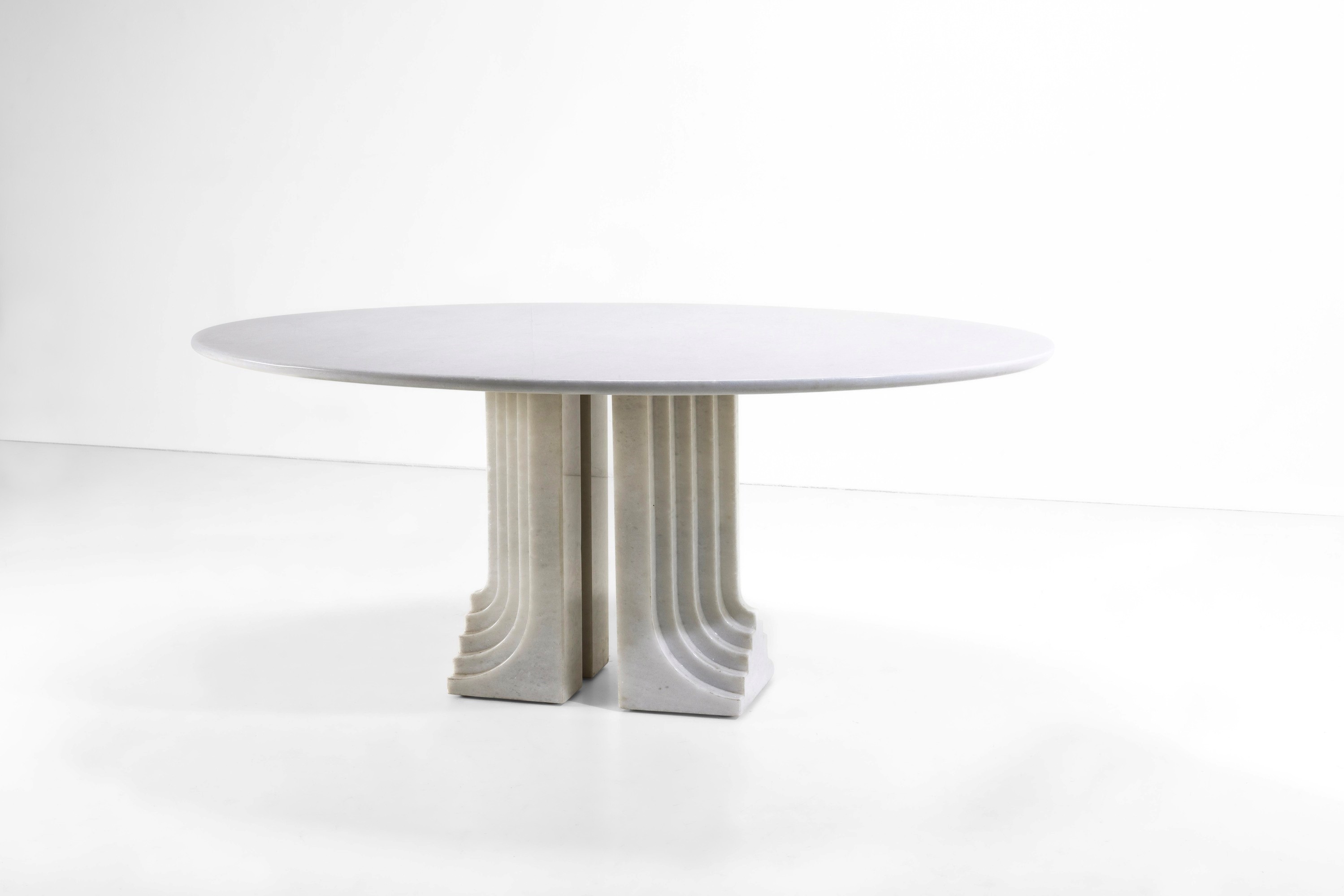 Carlo Scarpa - Tavolo mod. Samo con struttura in marmo bianco di Carrara