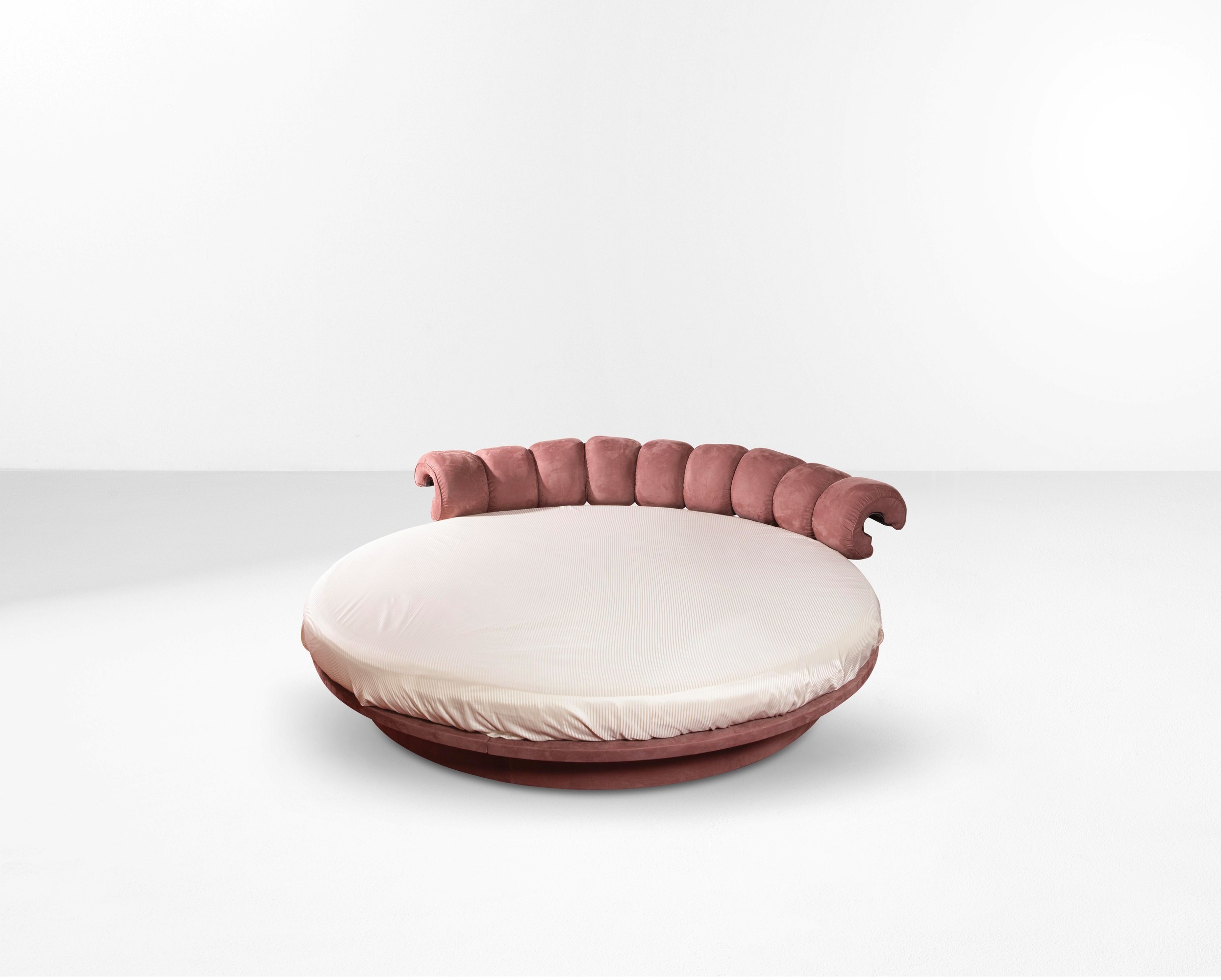 Luigi Massoni - Letto mod. Lullaby in legno e metallo con rivestimento in pelle scamosciata