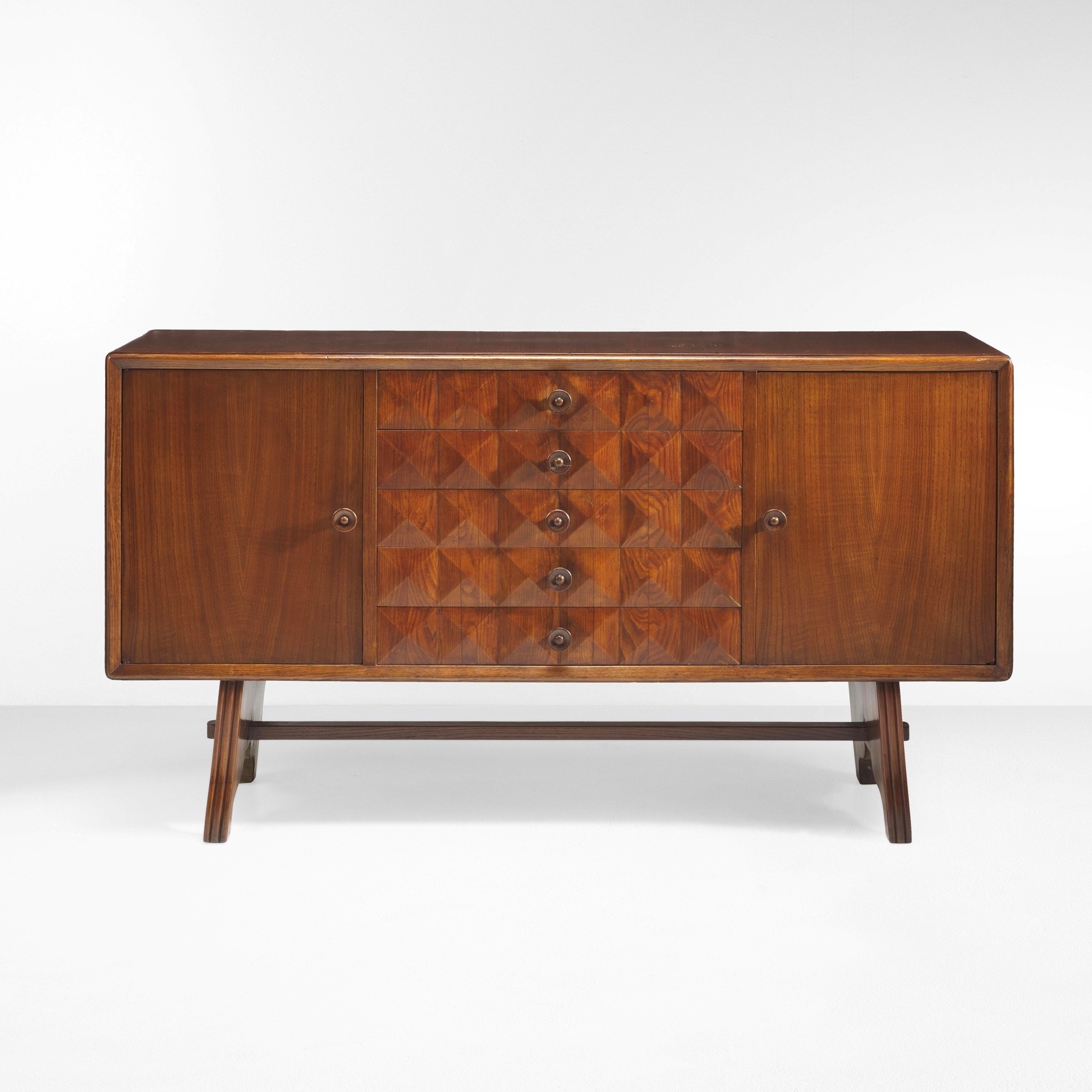 Paolo Buffa - Mobile contenitore in legno scolpito (produzione italiana, circa 1950)