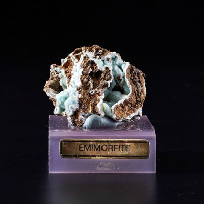 Emimorfite, sorosilicato idrato di zinco (Zn4Si2O7(OH)2·H2O) in cristalli botroidali/ventaglio