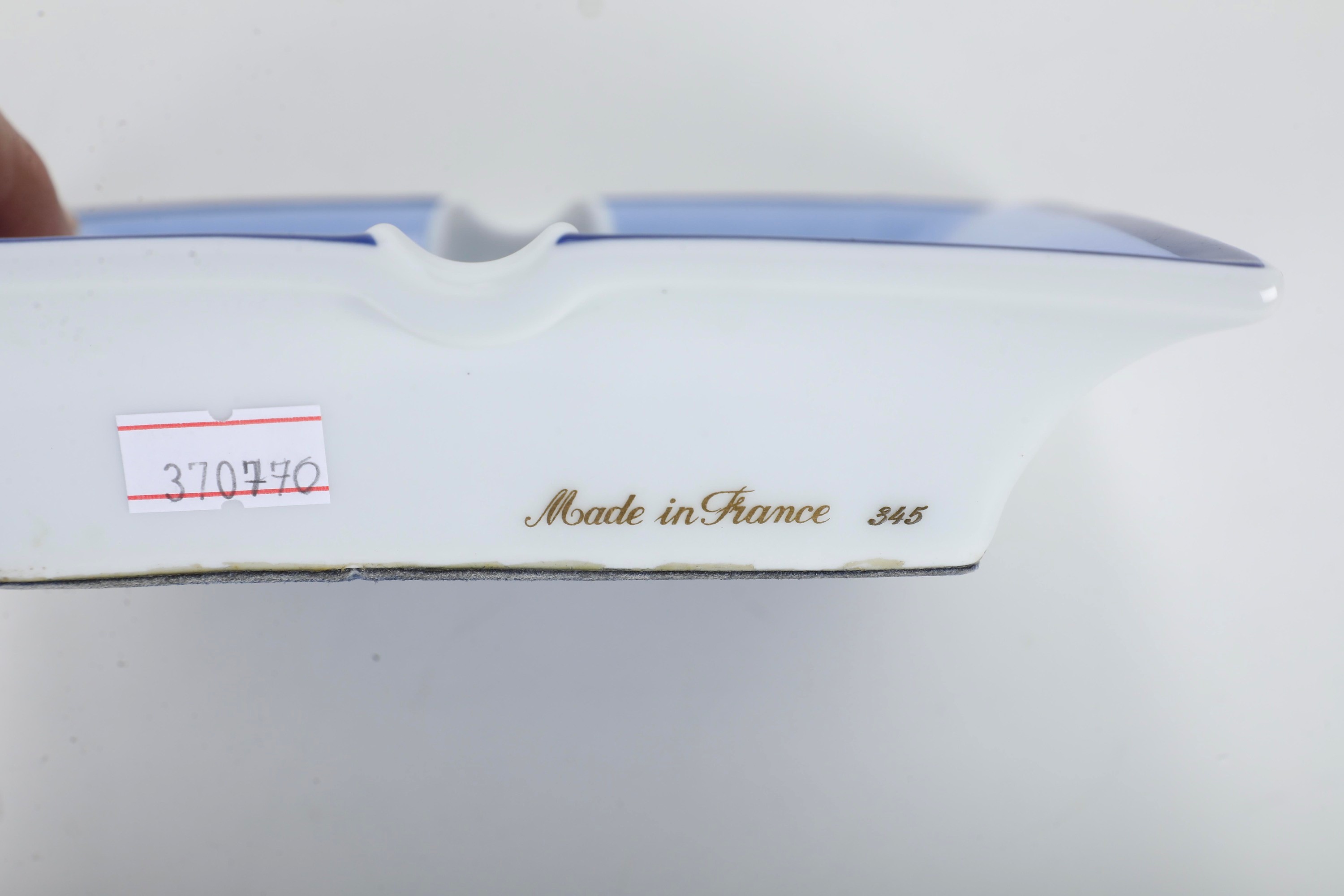 Hermès, Posacenere “1979 Premier Vol Boeing 747 UTA Cargo”, porcellana smaltata