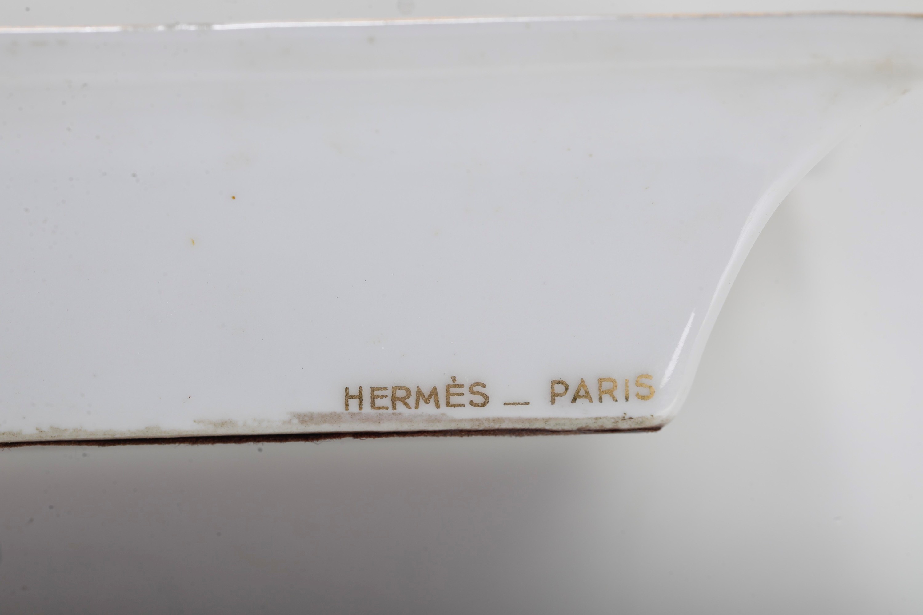 Hermès, Duryea’s Motor Wagon 1895, porcellana con marchi “Hermès - Paris” e “Made in France”