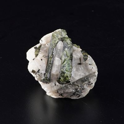 Tormalina Verde su Matrice in Calcite