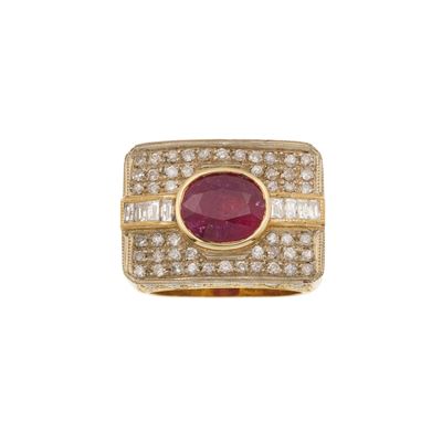 Anello in oro giallo 750 con rubino (ct 5,00 ca.) e diamanti