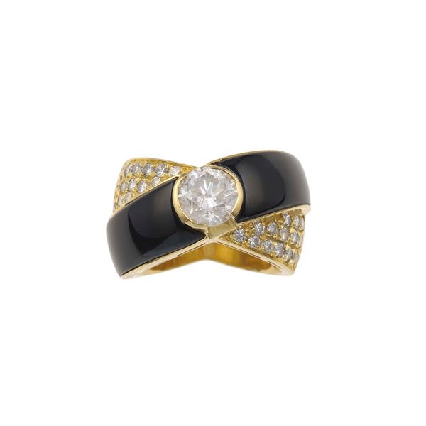 Anello con diamante centrale di ct 1.40 circa, diamanti a contorno e smalto nero