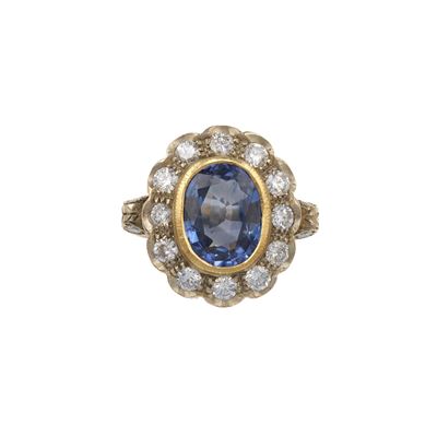 Anello in oro bianco 750/1000 con zaffiro scaldato (circa ct 3,00) e diamanti a contorno