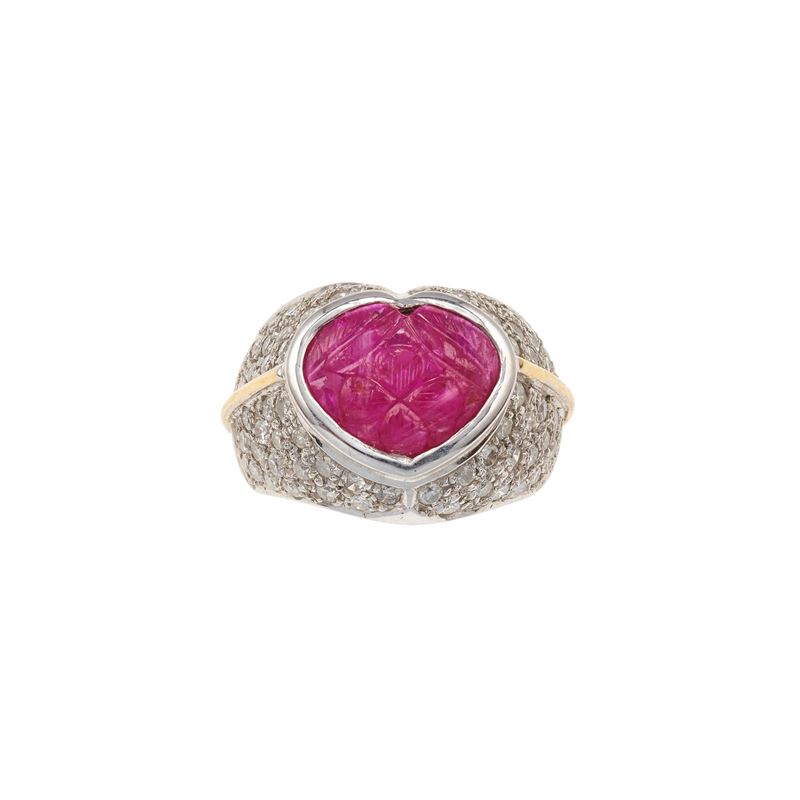 Carved ruby, diamond and gold ring  - Auction Jewellery, silverware, furnishings, and objets d'art. A charitable bequest. - I - Cambi Casa d'Aste