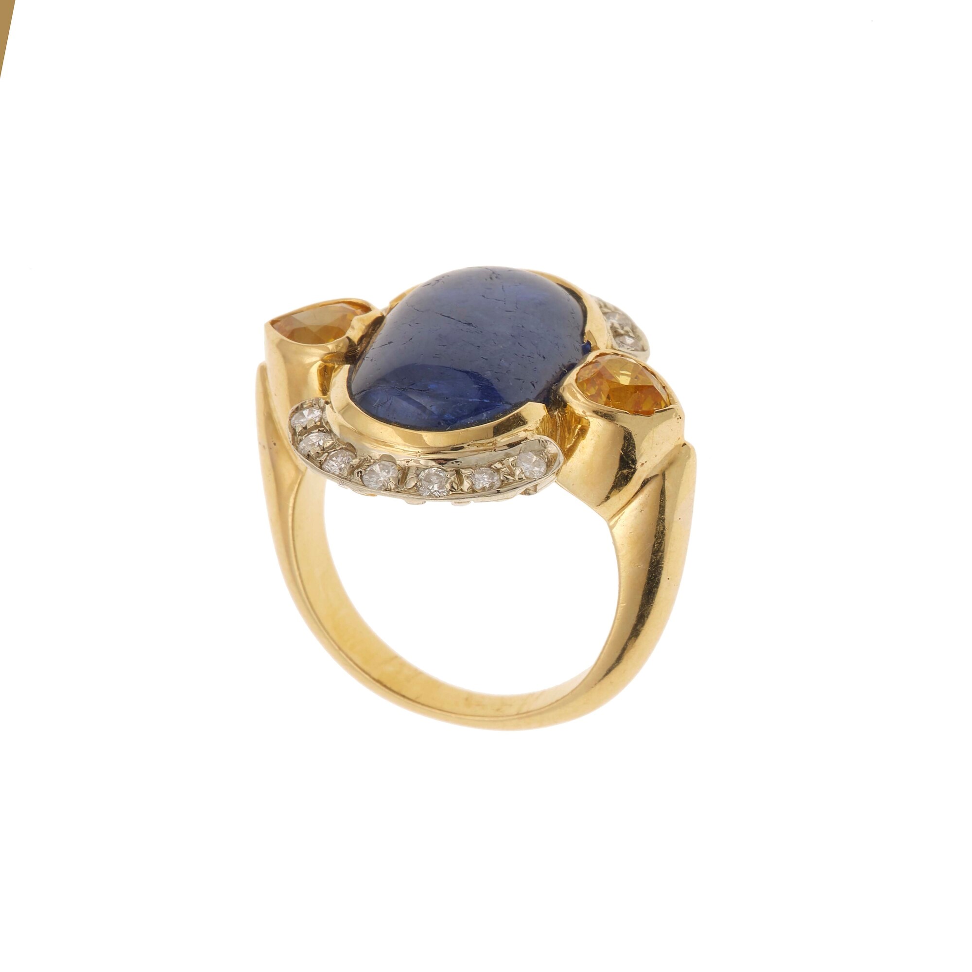 Anello con zaffiro e diamanti, in oro giallo 750/1000