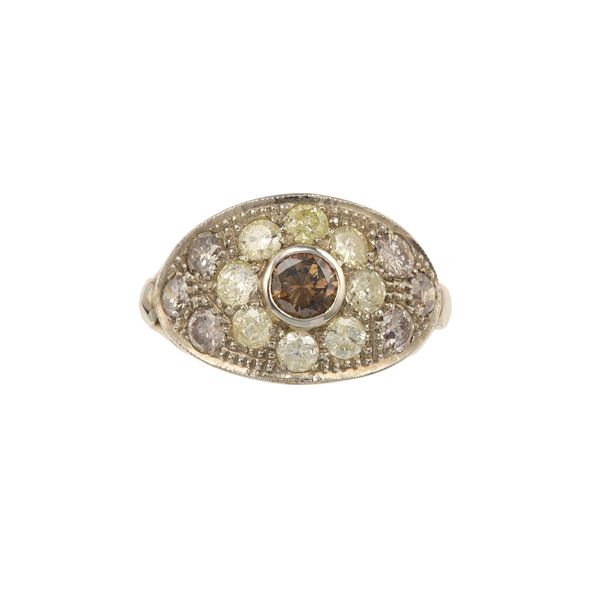 Anello con diamanti brown, taglio brillante per totale ct 1.60 circa