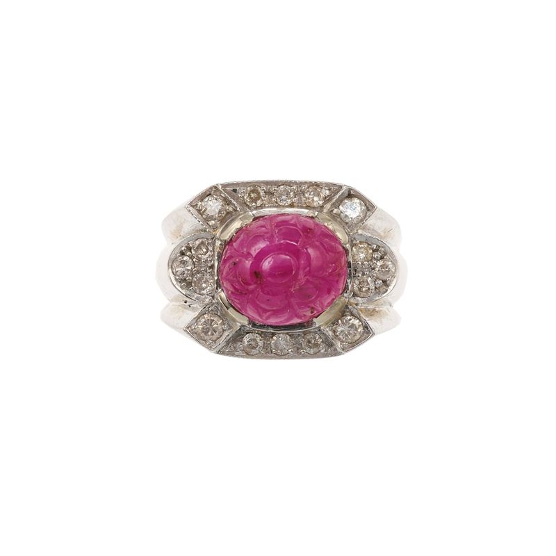 Carved ruby, diamond and gold ring  - Auction Jewellery, silverware, furnishings, and objets d'art. A charitable bequest. - I - Cambi Casa d'Aste