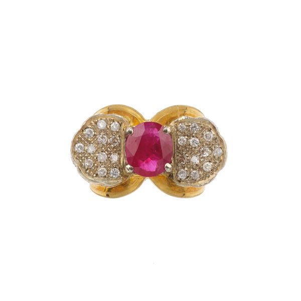 Anello con rubino trattato di ct 2.50 circa e diamanti