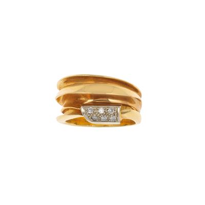Anello in oro giallo 750/1000 con diamanti