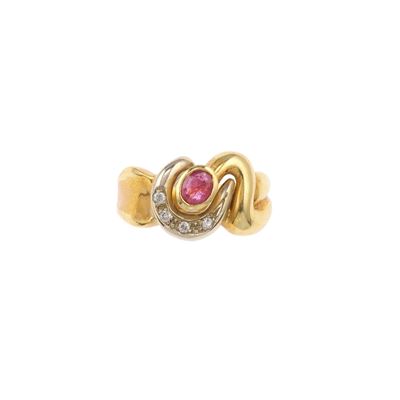 Anello con rubino e piccoli diamanti, montatura in oro giallo e oro bianco 750/1000