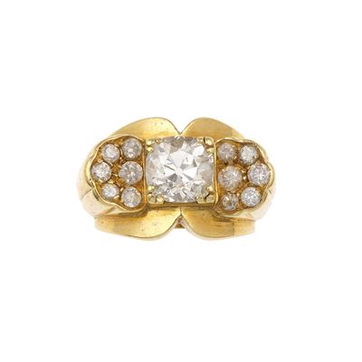 Anello in oro giallo 750/1000 con diamante centrale di vecchio taglio (ct 2.80 ca.) e diamanti la...