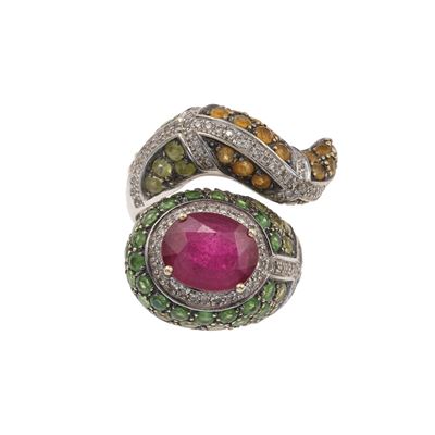 Anello in oro bianco 750/1000 con tormalina, diamanti, peridoti e corindoni