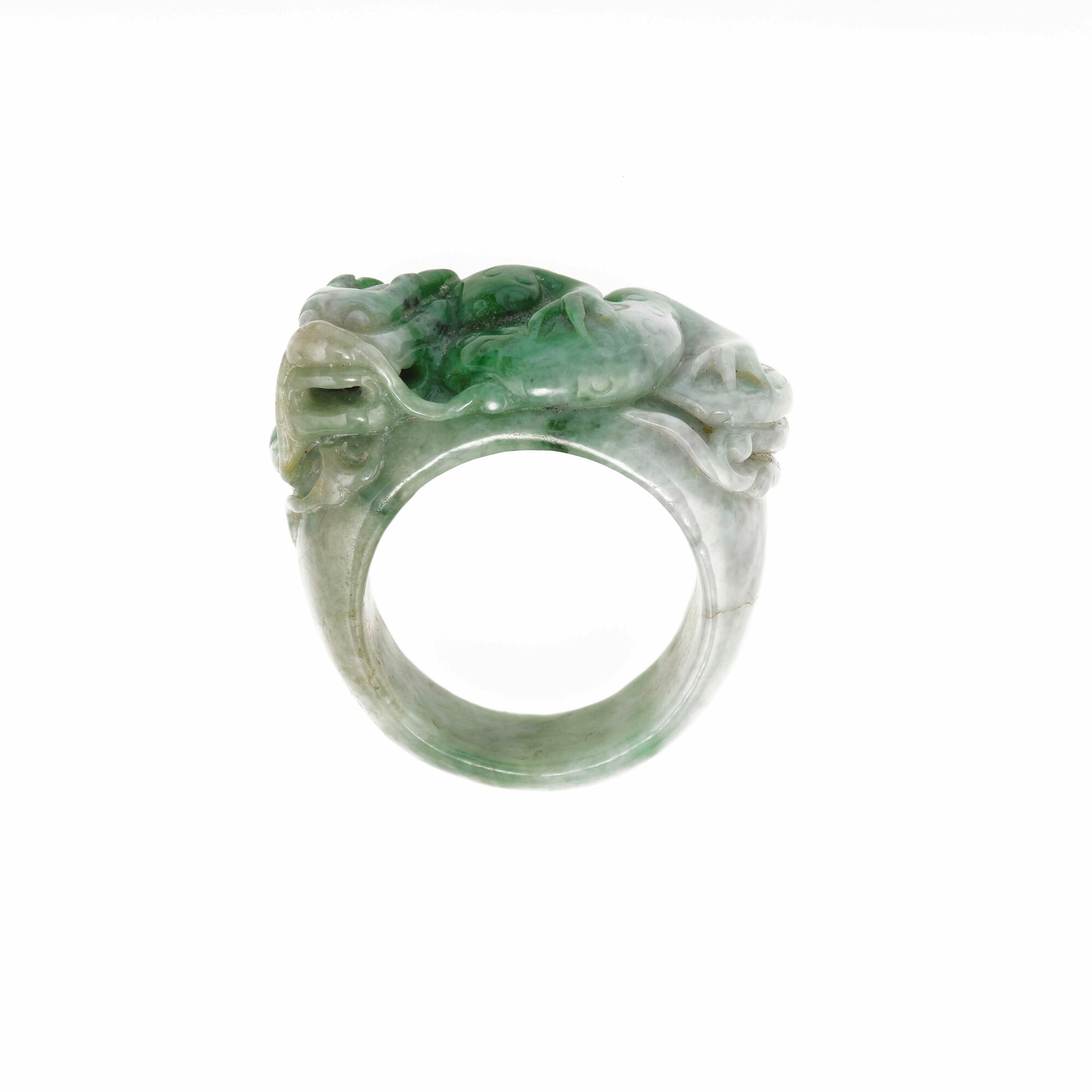 Anello con giadeite incisa, misura italiana 20.5