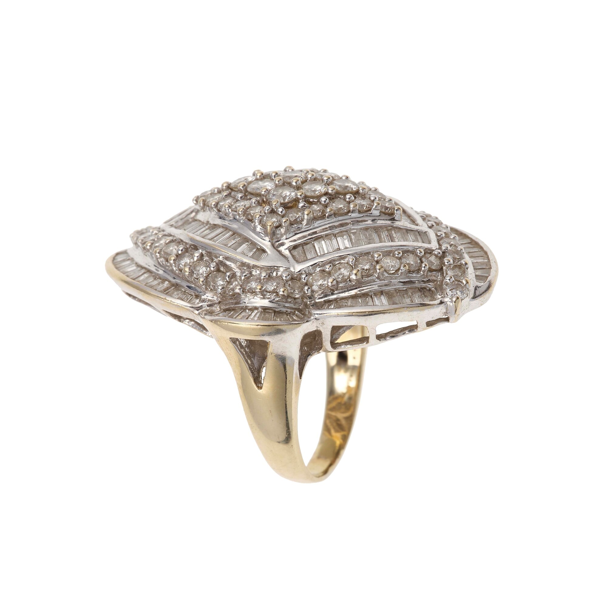 Anello in oro bianco 750/1000 con diamanti, totale circa 4,80 ct