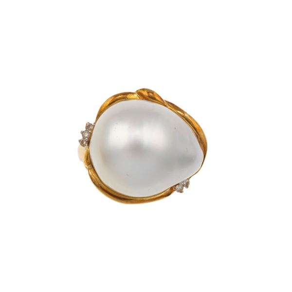 Australian pearl, diamond and gold ring