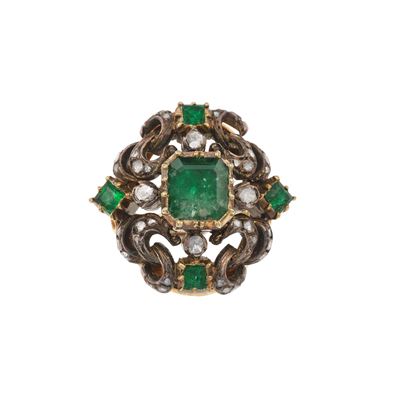 Anello con smeraldi e rosette di diamante in oro giallo 750/1000 e argento