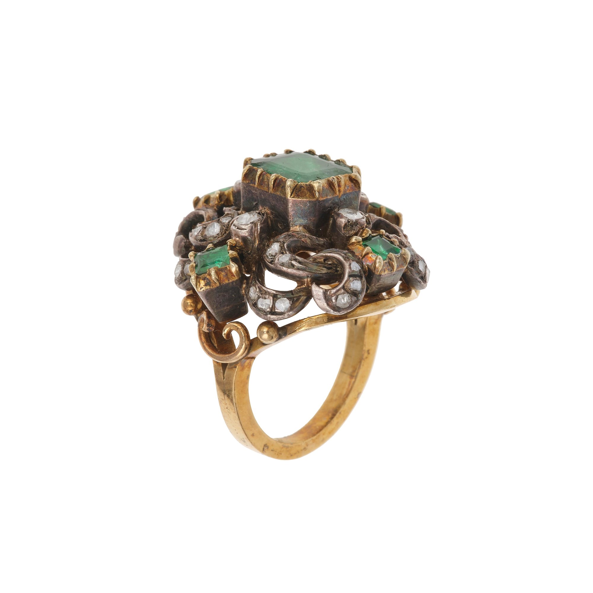 Anello con smeraldi e rosette di diamante in oro giallo 750/1000 e argento