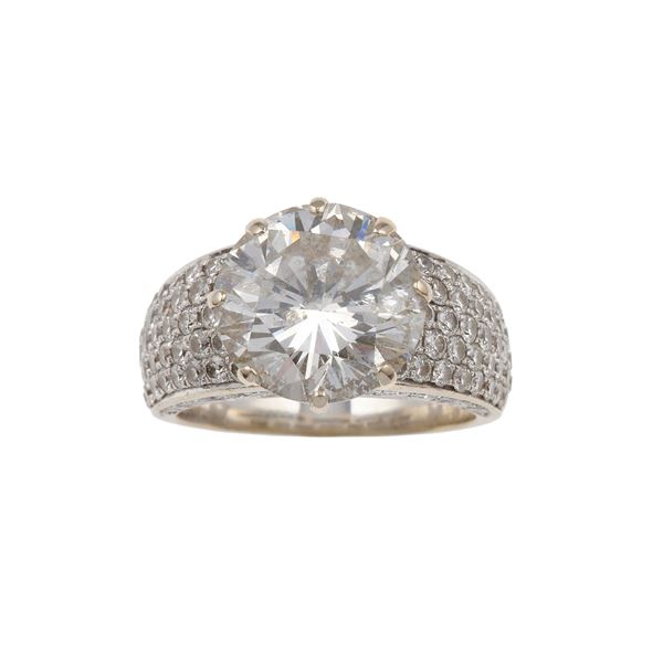 Anello con diamante taglio brillante di ct 7.18 circa
