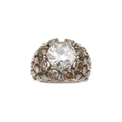 Anello in oro bianco 750/1000 con diamante di vecchio taglio, ct 6.07 circa