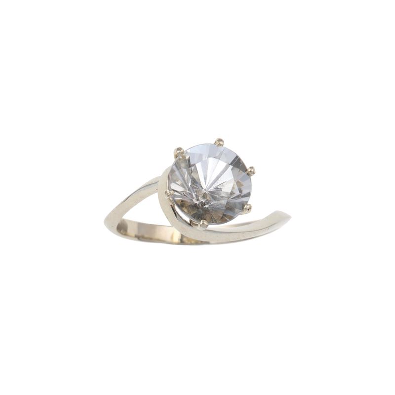 Anello con pietra bianca ad imitazione di diamante  - Asta Gioielli, argenti, arredi e oggetti d'arte. Un lascito per finalità benefiche - I - Cambi Casa d'Aste