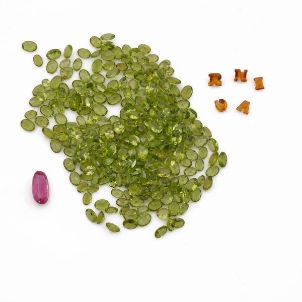 Collection of unmounted gemstones, including amethysts, peridots and tourmalines, of various shapes and treatments, with a total weight of approximately 600.00 carats.