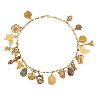 Collana in oro giallo 750/1000 con charms in oro 18, 14 e 9 carati e inserti in lega metallica