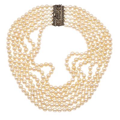Collana con sei fili di perle coltivate, fermaglio in argento