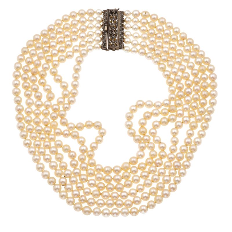 Cultured pearl and silver necklace  - Auction Jewellery, silverware, furnishings, and objets d'art. A charitable bequest. - I - Cambi Casa d'Aste
