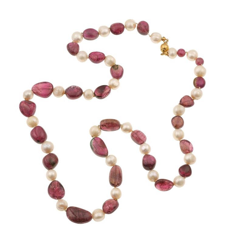 Collana con perle d’acqua dolce e tormaline burattate  - Asta Gioielli, argenti, arredi e oggetti d'arte. Un lascito per finalità benefiche - I - Cambi Casa d'Aste