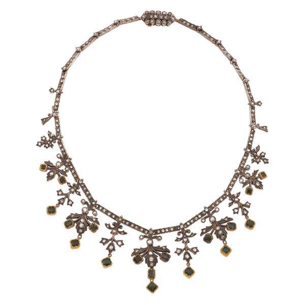 Collana con rosette di diamante e smeraldi
