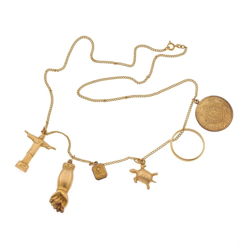 Gold, low-karat gold and metal chain with charms  - Auction Jewellery, silverware, furnishings, and objets d'art. A charitable bequest. - I - Cambi Casa d'Aste