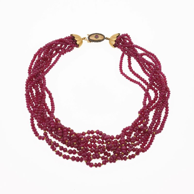 Multi-strand ruby, gold and silver necklace  - Auction Jewellery, silverware, furnishings, and objets d'art. A charitable bequest. - I - Cambi Casa d'Aste