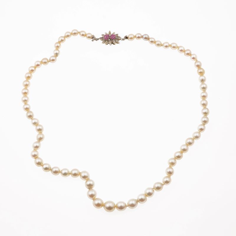 Cultured pearl necklace  - Auction Jewellery, silverware, furnishings, and objets d'art. A charitable bequest. - I - Cambi Casa d'Aste