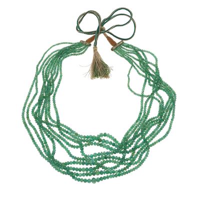 Collana a più fili con smeraldi, chiusura con saliscendi regolabile