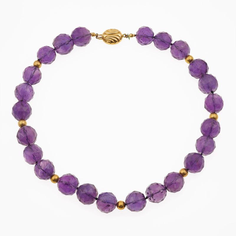 Amethyst and gold necklace  - Auction Jewellery, silverware, furnishings, and objets d'art. A charitable bequest. - I - Cambi Casa d'Aste