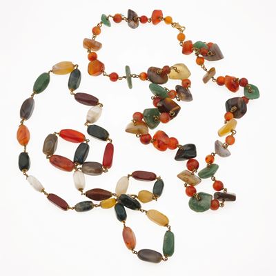 Due collane in oro giallo 750/1000 con pietre dure