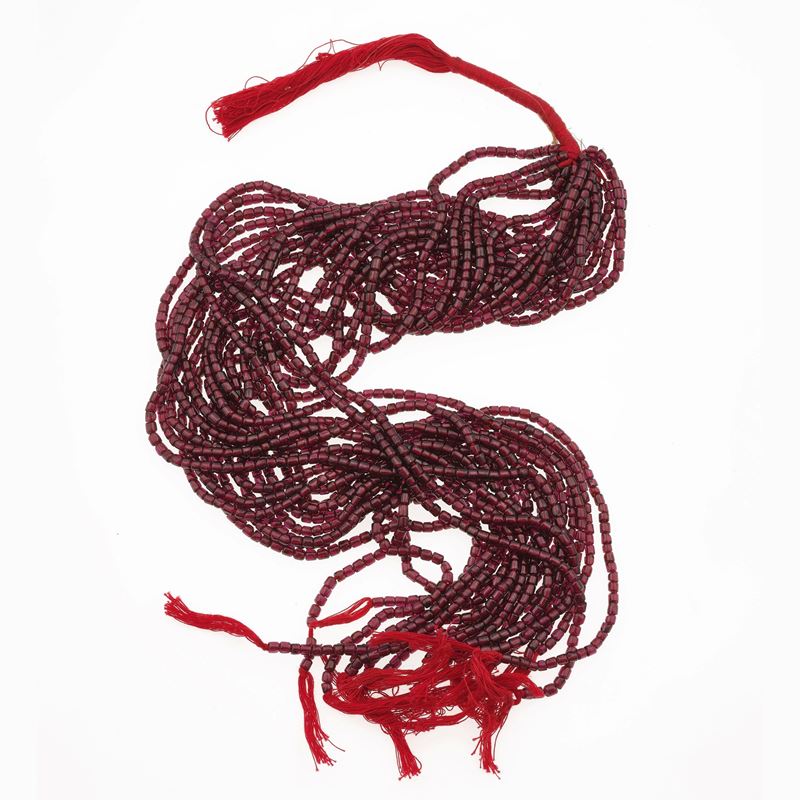 Twenty strands of garnets  - Auction Jewellery, silverware, furnishings, and objets d'art. A charitable bequest. - I - Cambi Casa d'Aste