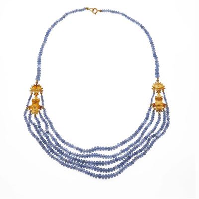 Collana a più fili di zaffiri, fermaglio con inserti in oro giallo 750/1000
