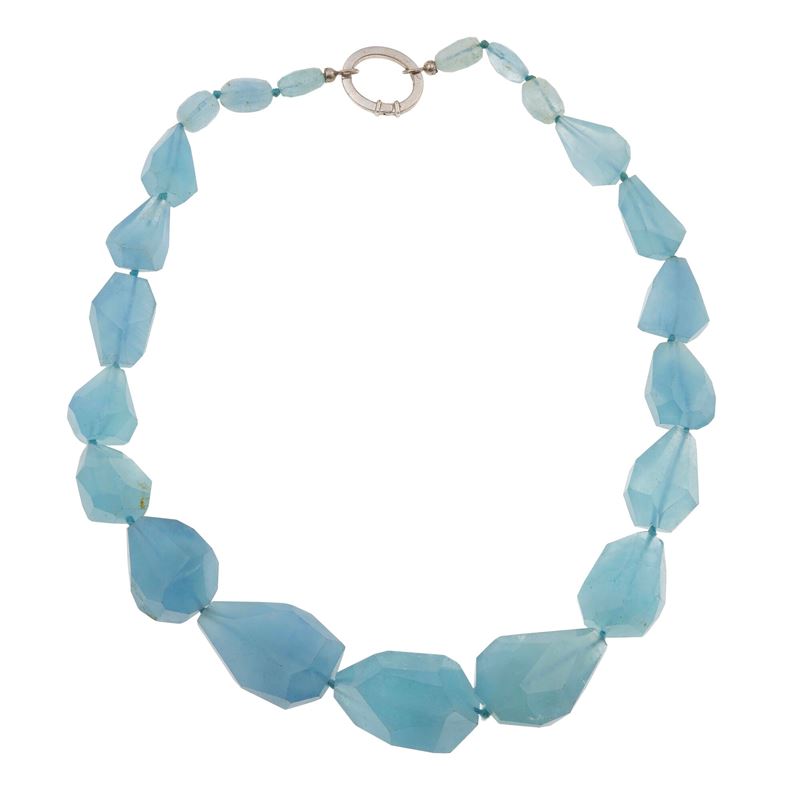 Collana con acqua marina grezza  - Asta Gioielli, argenti, arredi e oggetti d'arte. Un lascito per finalità benefiche - I - Cambi Casa d'Aste