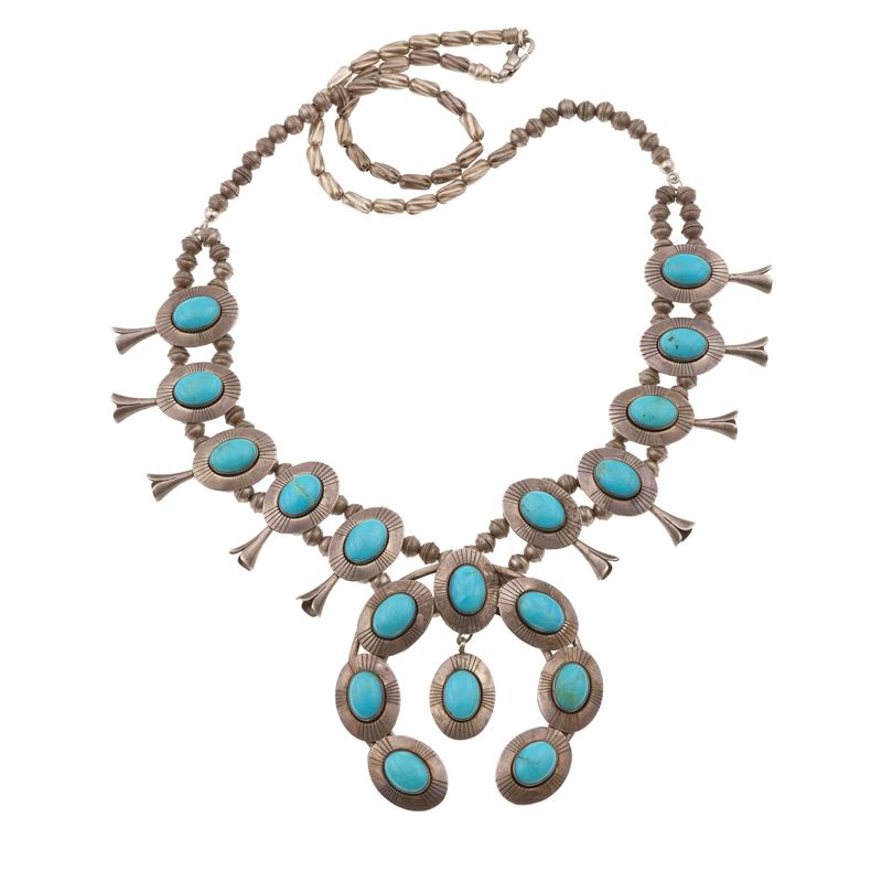 Collana con turchese tinto  - Asta Gioielli, argenti, arredi e oggetti d'arte. Un lascito per finalità benefiche - I - Cambi Casa d'Aste