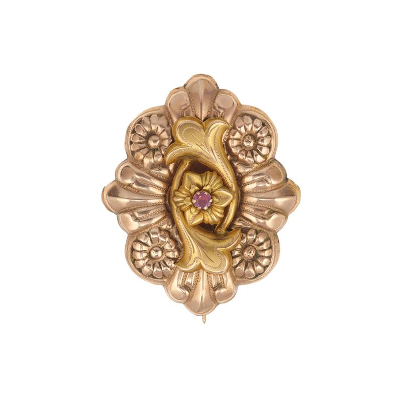 Ruby and low-karat gold brooch  - Auction Jewellery, silverware, furnishings, and objets d'art. A charitable bequest. - I - Cambi Casa d'Aste